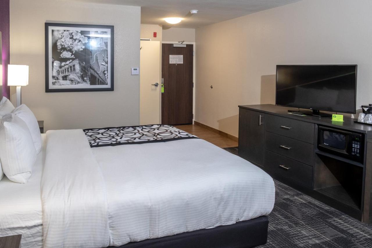 Deluxe King Room - Non-Smoking at La Quinta Inn & Suites by Wyndham Columbus MS