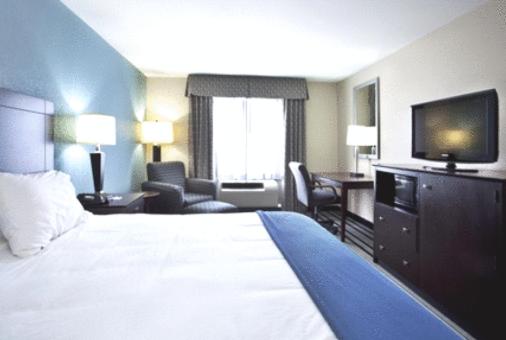 Queen Room with Roll-In Shower - Disability Access at Holiday Inn Express Hotel & Suites, a Baton Rouge-Port Allen by IHG