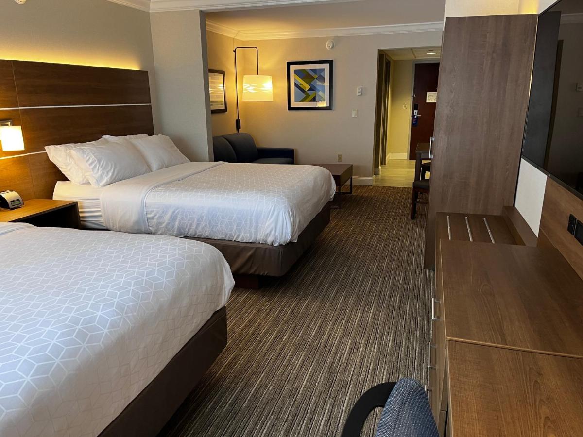 Queen Suite with Two Queen Beds at Holiday Inn Express & Suites Williamsport by IHG