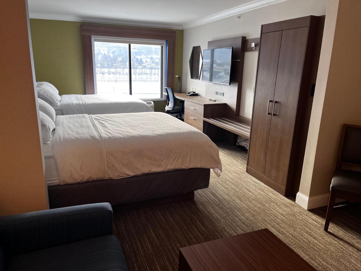 Queen Room with Two Queen Beds - Mobility Access Tub/Non-Smoking at Holiday Inn Express & Suites Williamsport by IHG