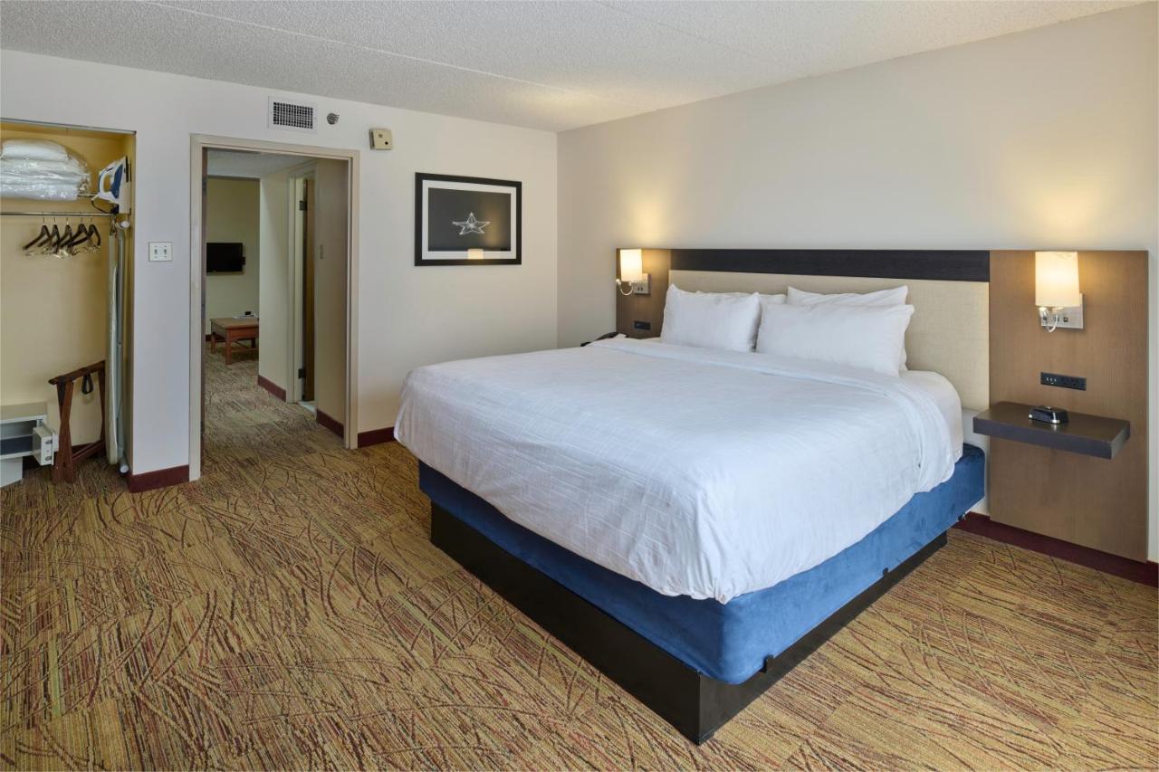 One-Bedroom King Tower Suite - Non-Smoking at Wyndham El Paso Airport Hotel & Waterpark