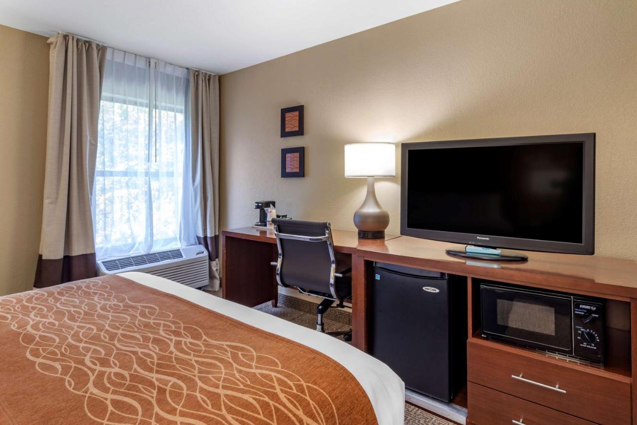 Queen Room with Two Queen Beds - Non-Smoking at Comfort Inn Biltmore West