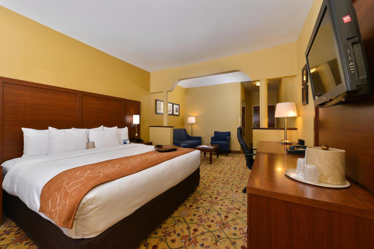 King Suite - Non-Smoking at Quality Suites Midland North Loop 250