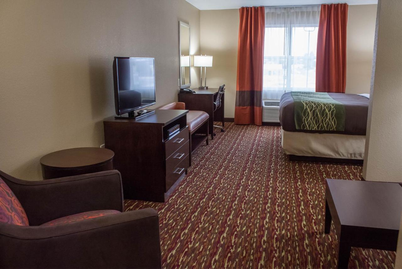 King Suite - Non-Smoking at Comfort Inn & Suites Artesia