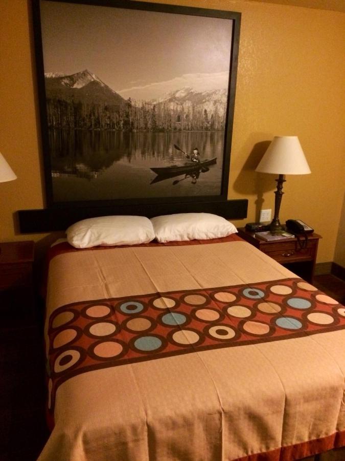 Queen Room - Smoking at Super 8 by Wyndham Idaho Falls