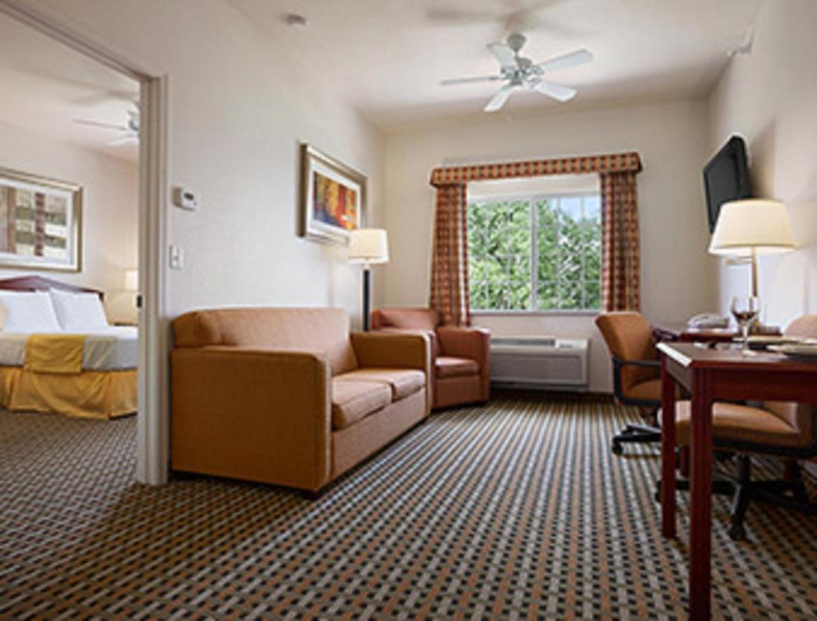 Queen Suite - Non-Smoking at Days Inn & Suites by Wyndham Columbus NE