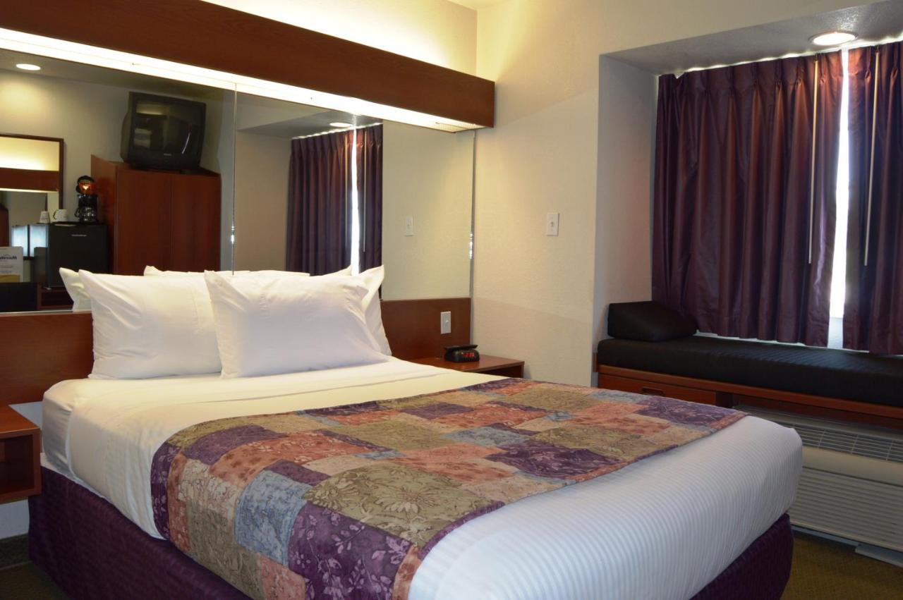 Queen Room - Disability Access/Non-Smoking at Microtel Inn & Suites by Wyndham Miami