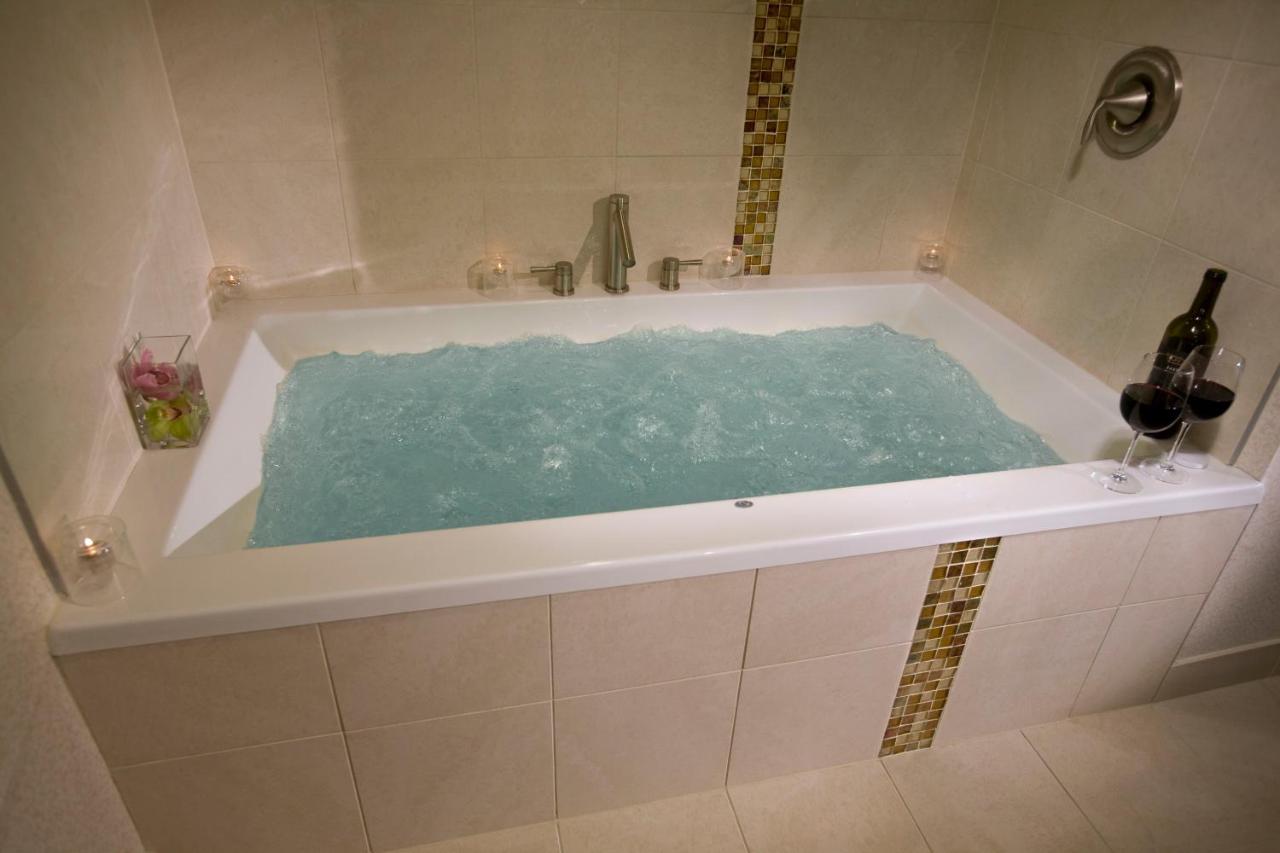 Club King Room with Spa Bath at The Madison Concourse Hotel and Governor's Club