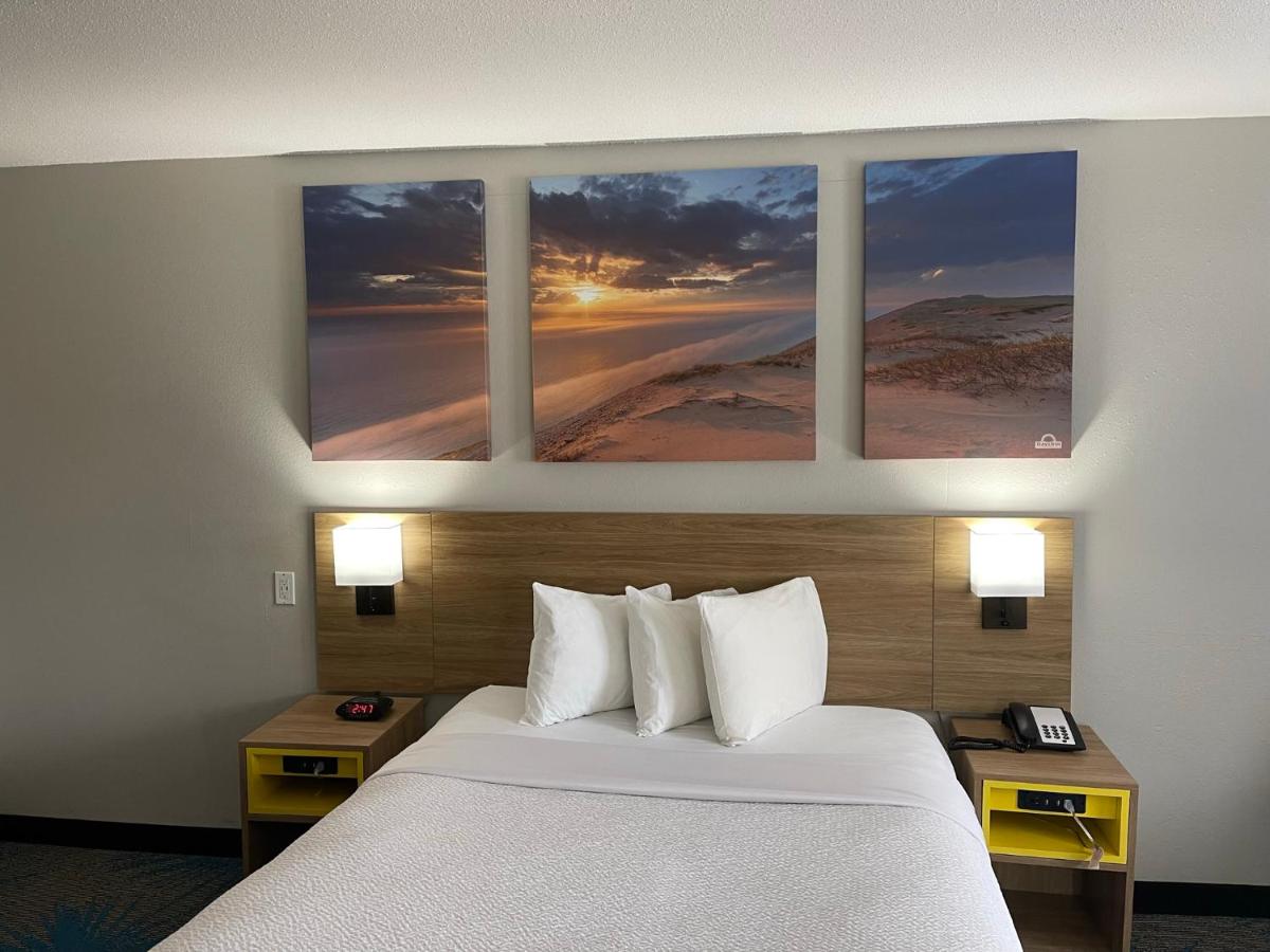 Queen Room - Non-Smoking at Days Inn by Wyndham Colby