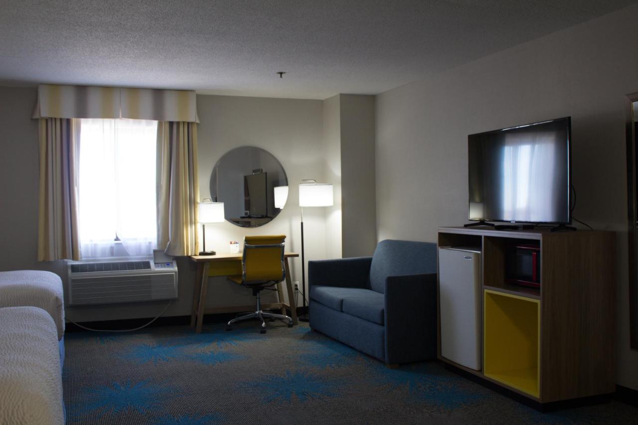 Deluxe King Suite at Days Inn by Wyndham Colby