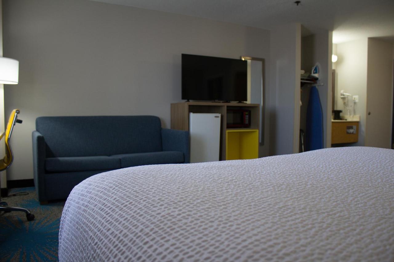 Deluxe King Suite at Days Inn by Wyndham Colby