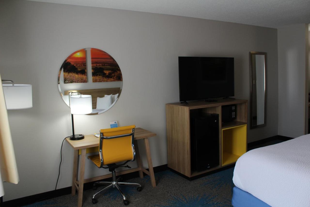 King Room - Non-Smoking at Days Inn by Wyndham Colby