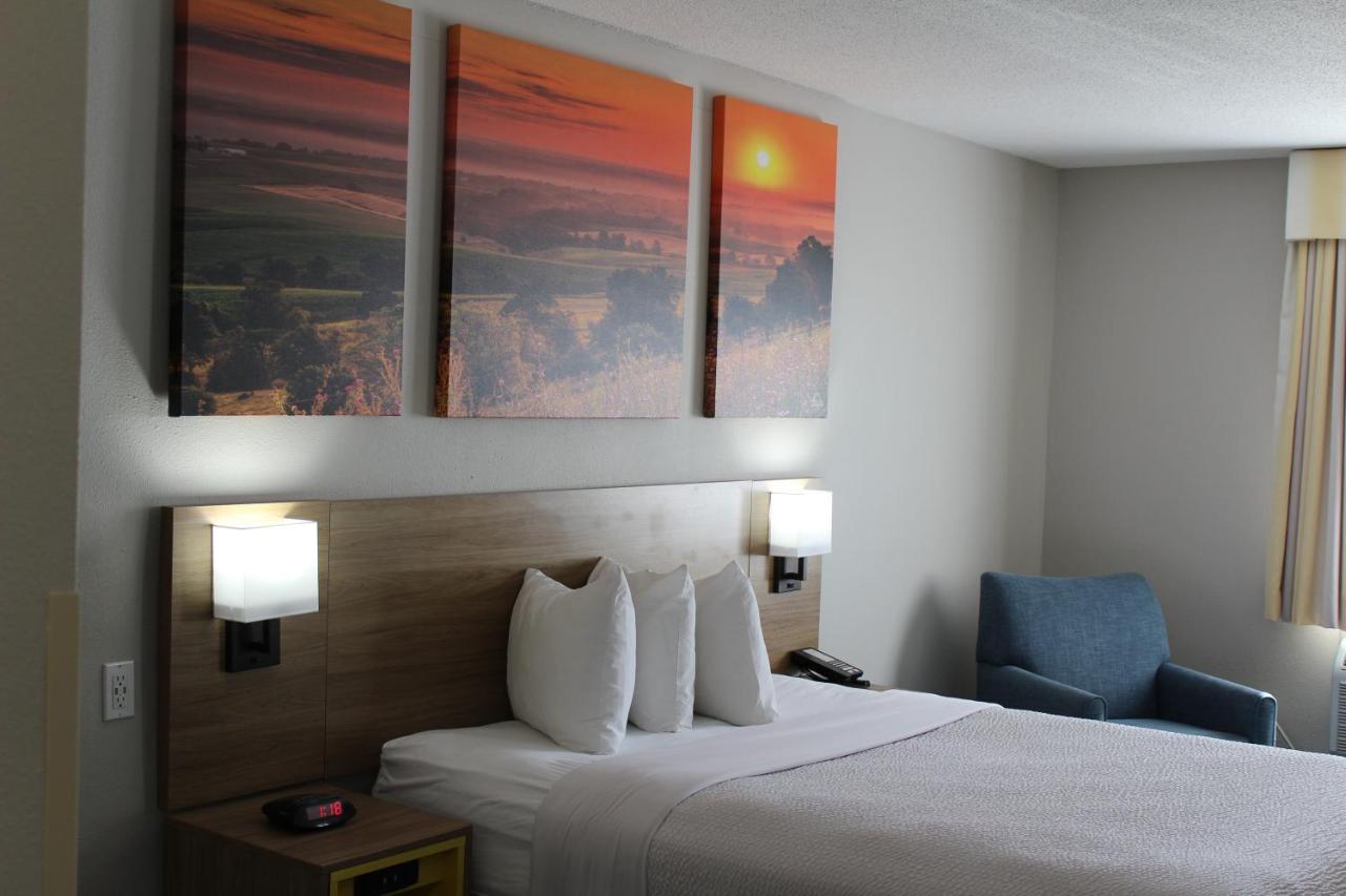 Queen Room - Non-Smoking at Days Inn by Wyndham Colby