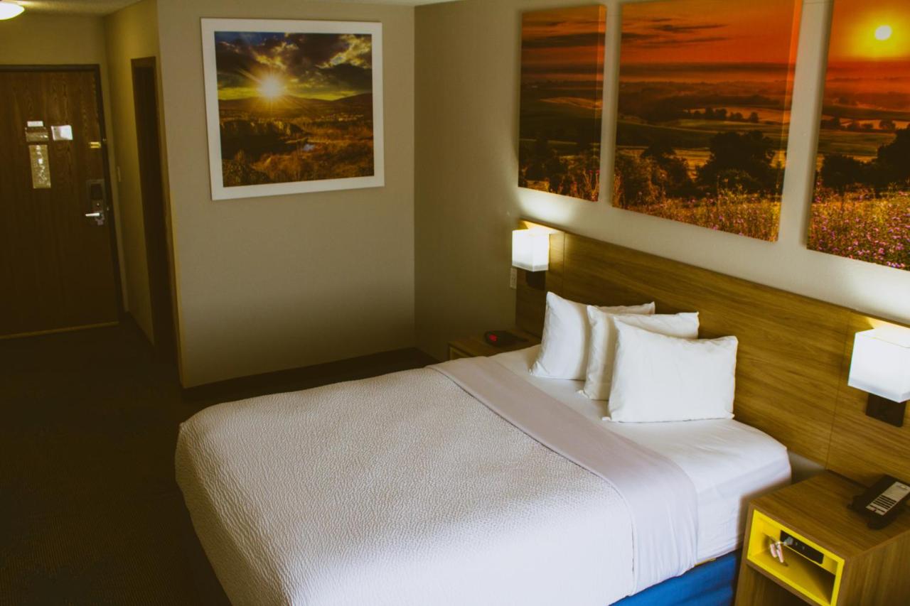 Queen Room - Non-Smoking at Days Inn by Wyndham Colby