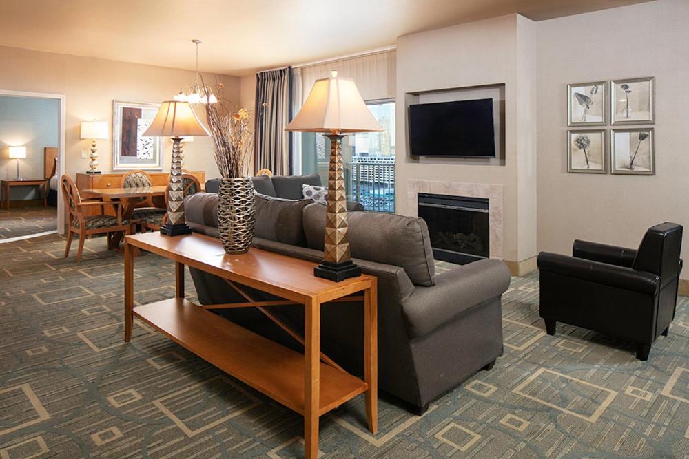 Two-Bedroom Suite at Platinum Hotel