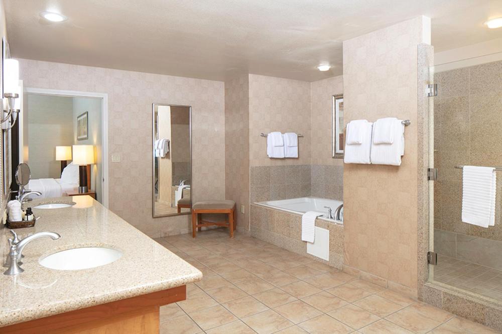 Two-Bedroom Suite at Platinum Hotel
