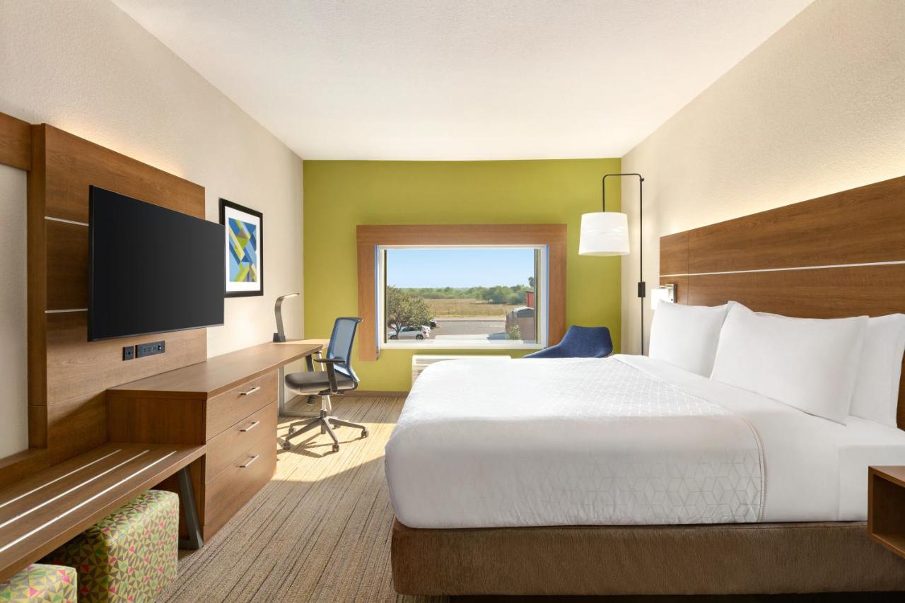 Deluxe King Room - Non-Smoking at Holiday Inn Express Hotel & Suites Mission-McAllen Area, an IHG Hotel