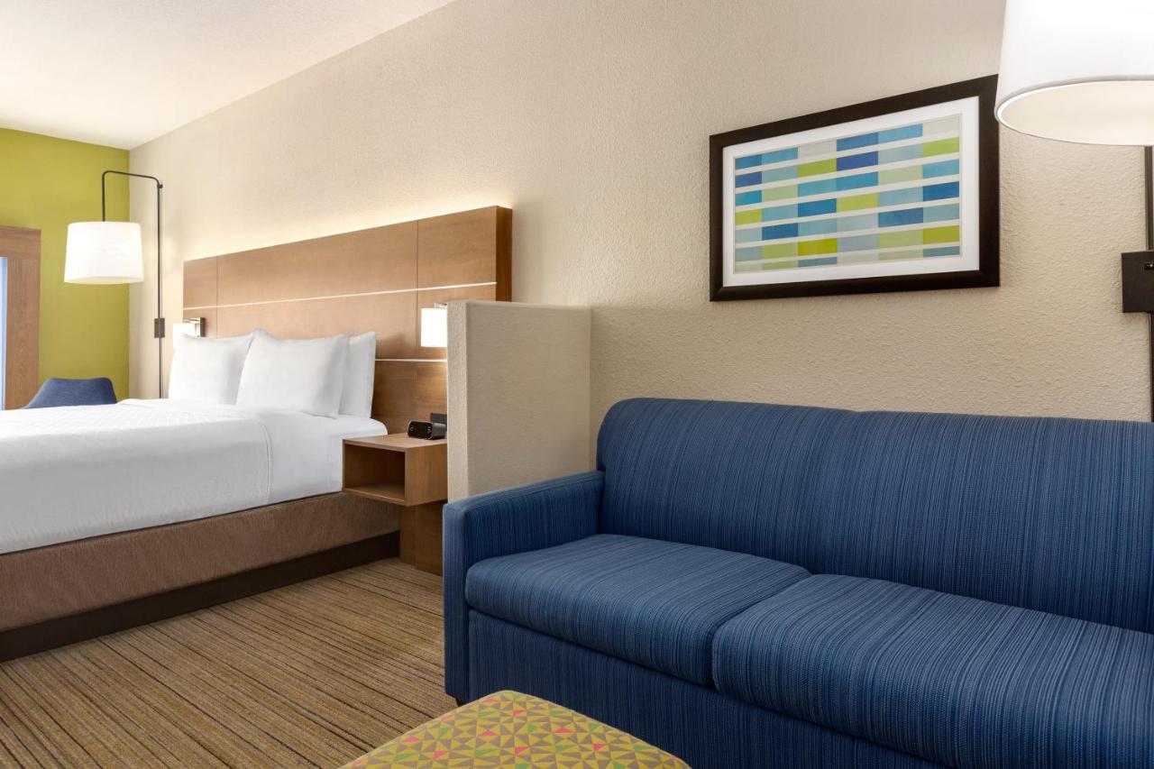 Deluxe King Room - Non-Smoking at Holiday Inn Express Hotel & Suites Mission-McAllen Area, an IHG Hotel