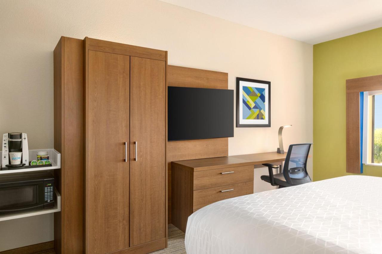 King Room - Mobility Access Roll in Shower/Non-Smoking at Holiday Inn Express Hotel & Suites Mission-McAllen Area, an IHG Hotel
