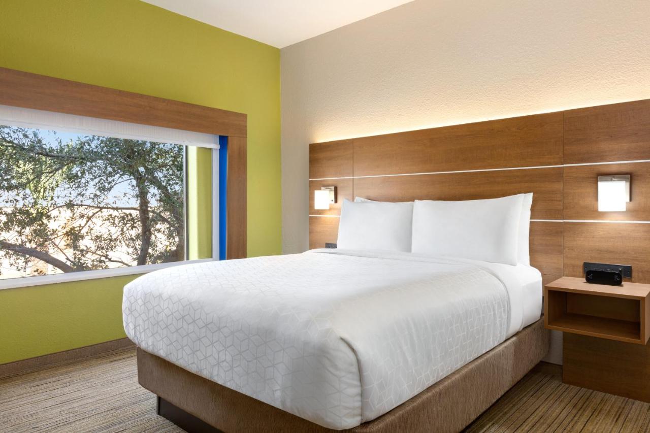 Suite - Hearing Accessible - Non-Smoking at Holiday Inn Express Hotel & Suites Mission-McAllen Area, an IHG Hotel