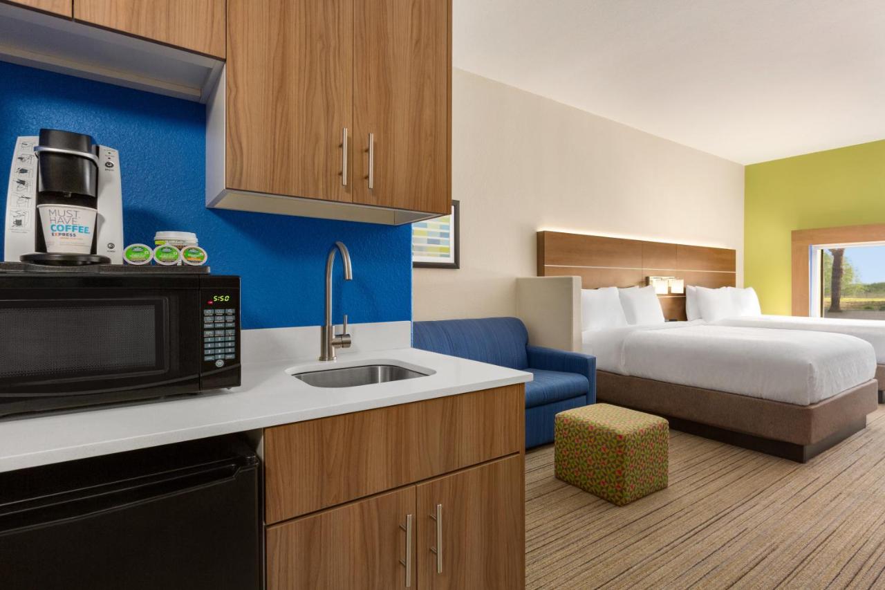 Executive Queen Suite - Non-Smoking at Holiday Inn Express Hotel & Suites Mission-McAllen Area, an IHG Hotel