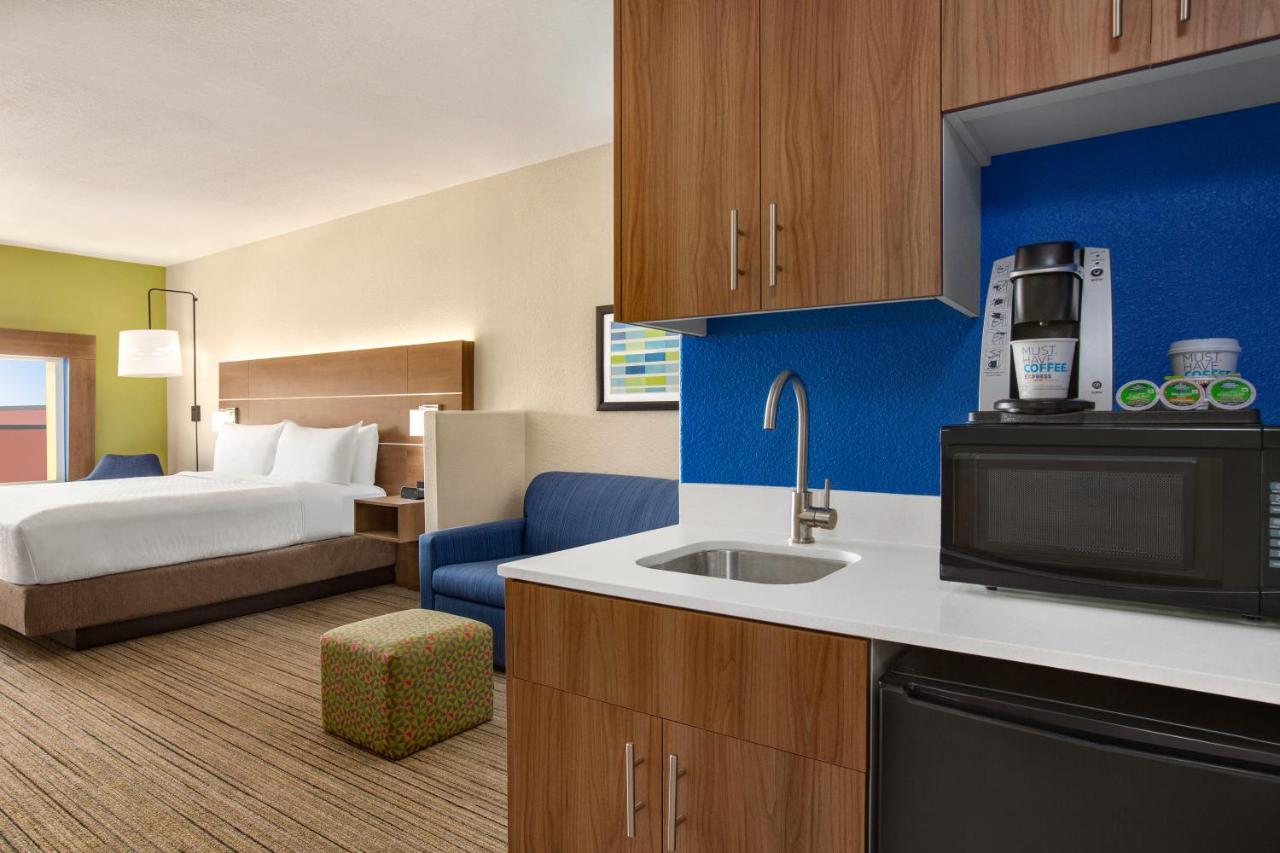 Deluxe King Room - Non-Smoking at Holiday Inn Express Hotel & Suites Mission-McAllen Area, an IHG Hotel