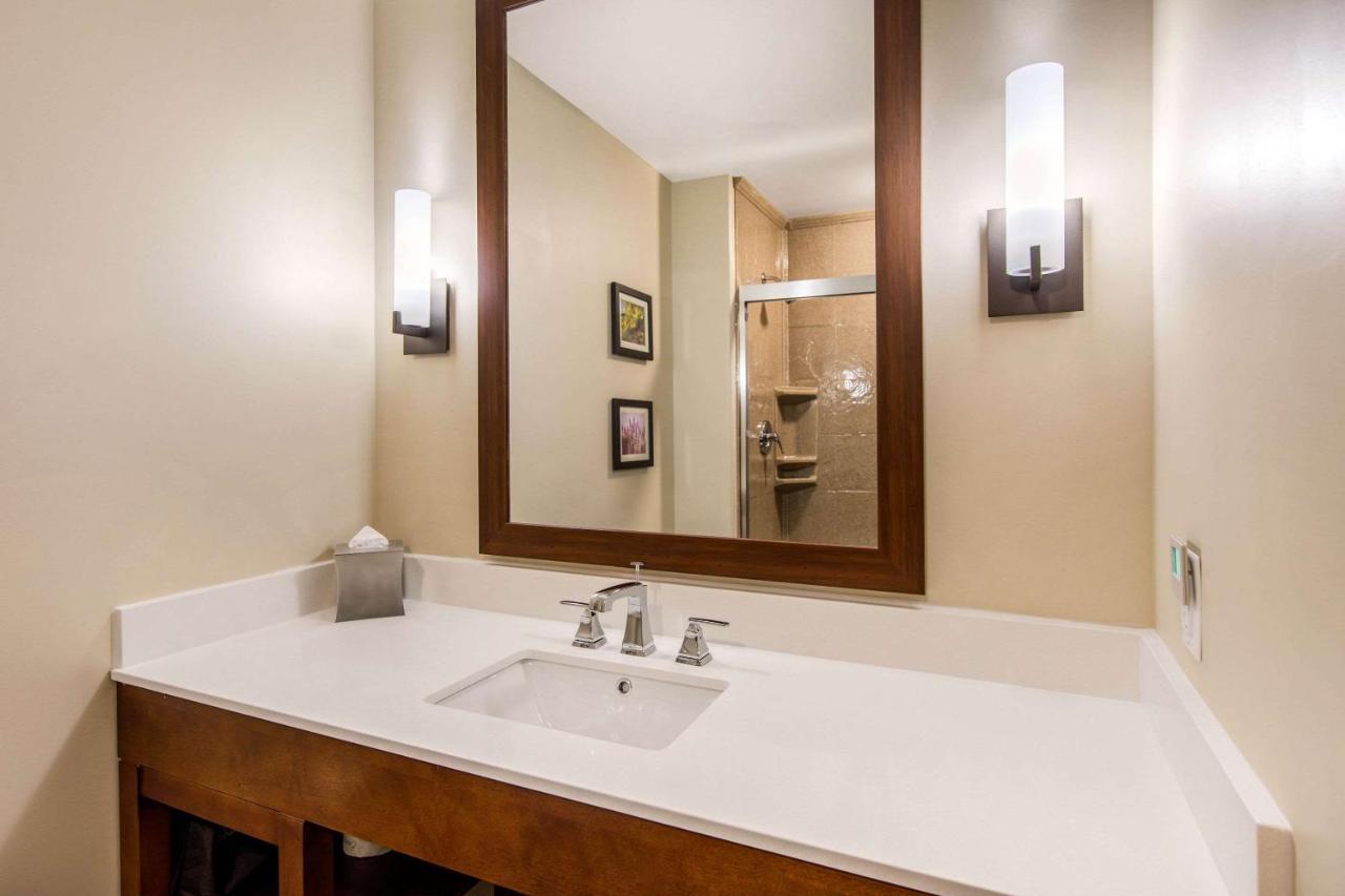 King Suite with Sofabed - Non-Smoking at Comfort Suites Liberal North