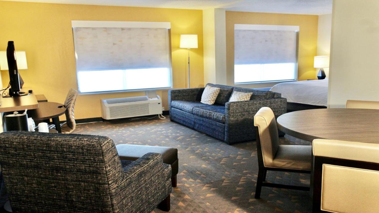 One-Bedroom King Suite with Sofa Bed at Holiday Inn & Suites Overland Park-Conv Ctr by IHG