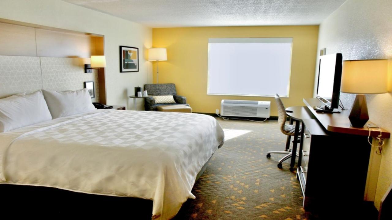 Room Selected at Check-In at Holiday Inn & Suites Overland Park-Conv Ctr by IHG