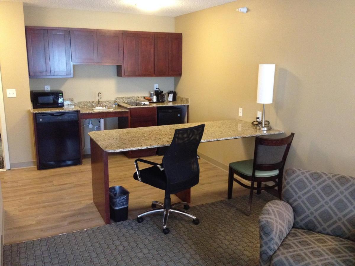 Queen Studio - Disability Access at GrandStay Hotel & Suites