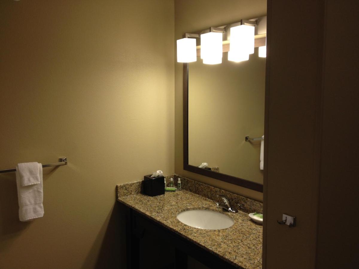 Queen Room - Disability Access at GrandStay Hotel & Suites