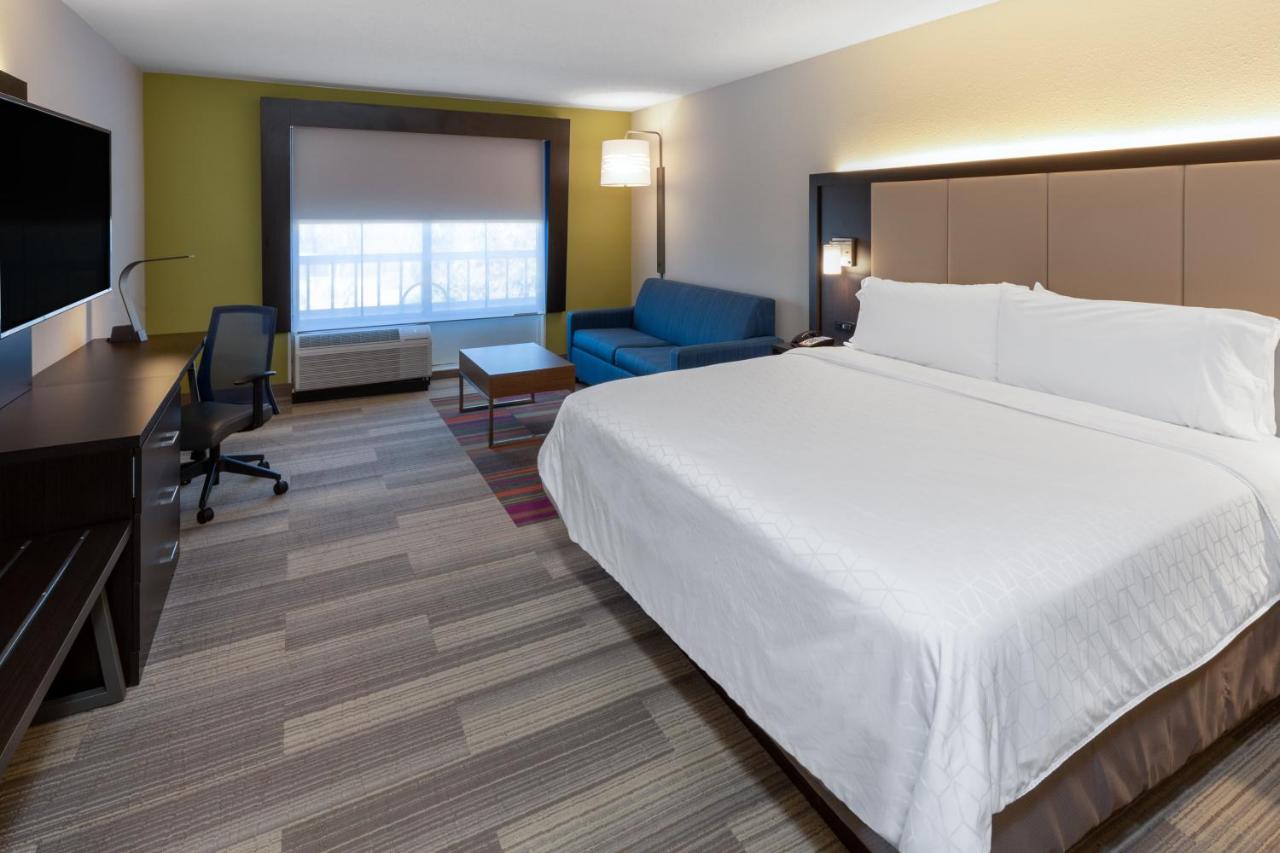 King Suite with Sofa Bed at Holiday Inn Express Minden, an IHG Hotel