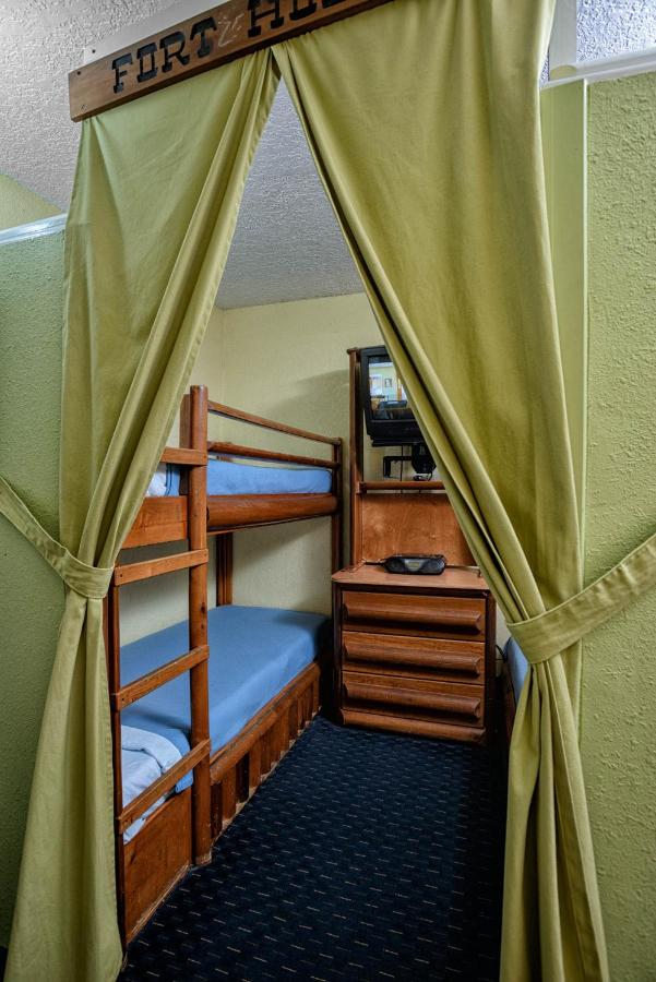 Kid Suite at Seralago Hotel & Suites Main Gate East