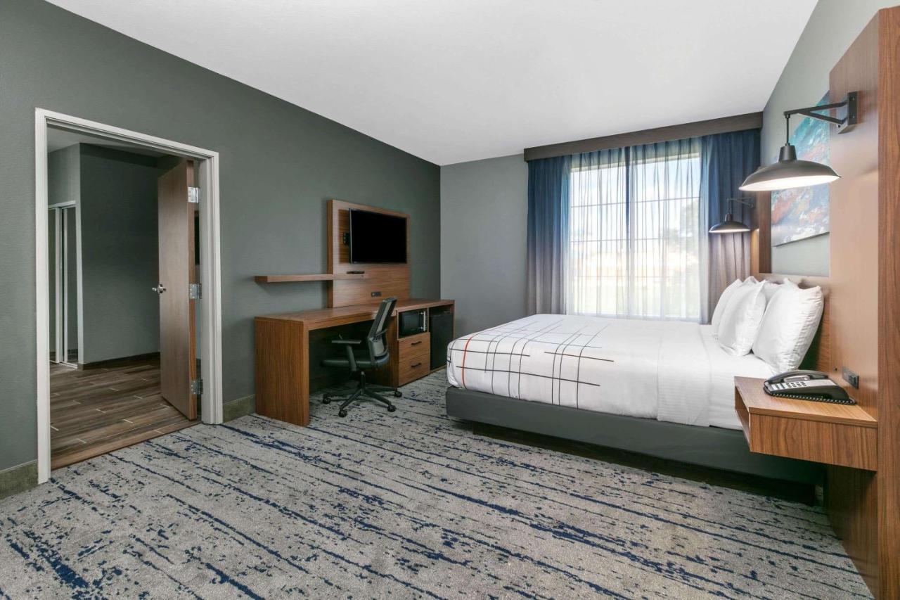 Deluxe One-Bedroom King Suite - Non-Smoking at La Quinta Inn & Suites by Wyndham Jacksonville TX