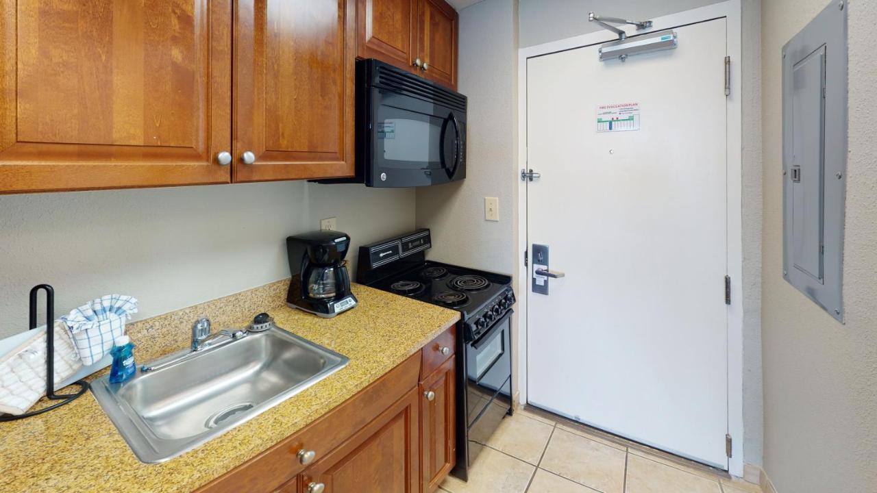Oceanfront Deluxe Double Studio at Dunes Village Resort