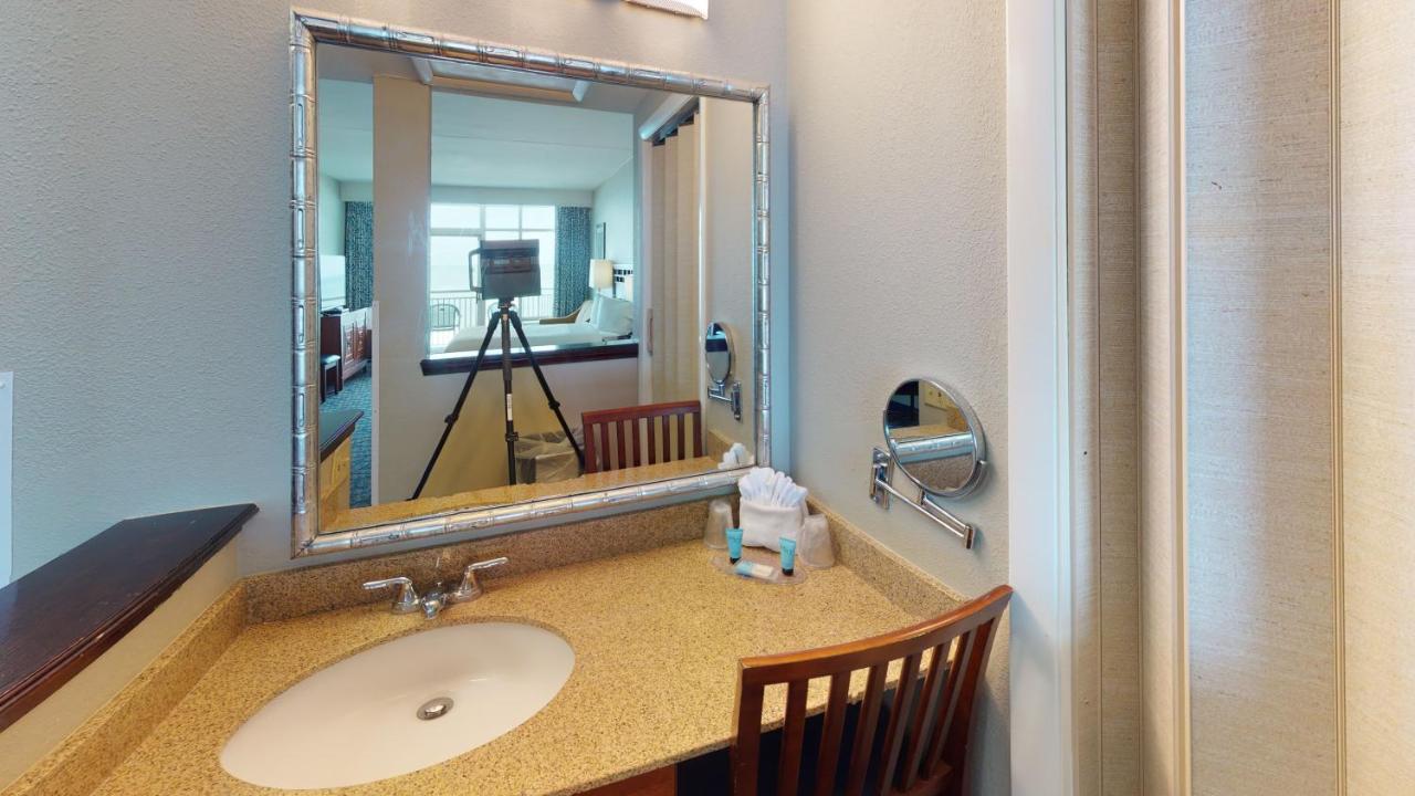 Oceanfront Deluxe Double Studio at Dunes Village Resort