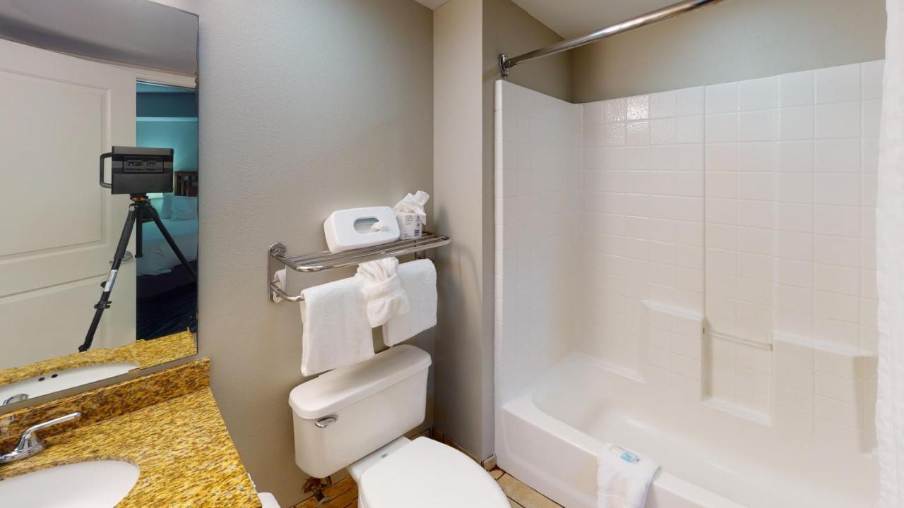 Angle Ocean Front Three-Bedroom Suite with Partial View at Dunes Village Resort