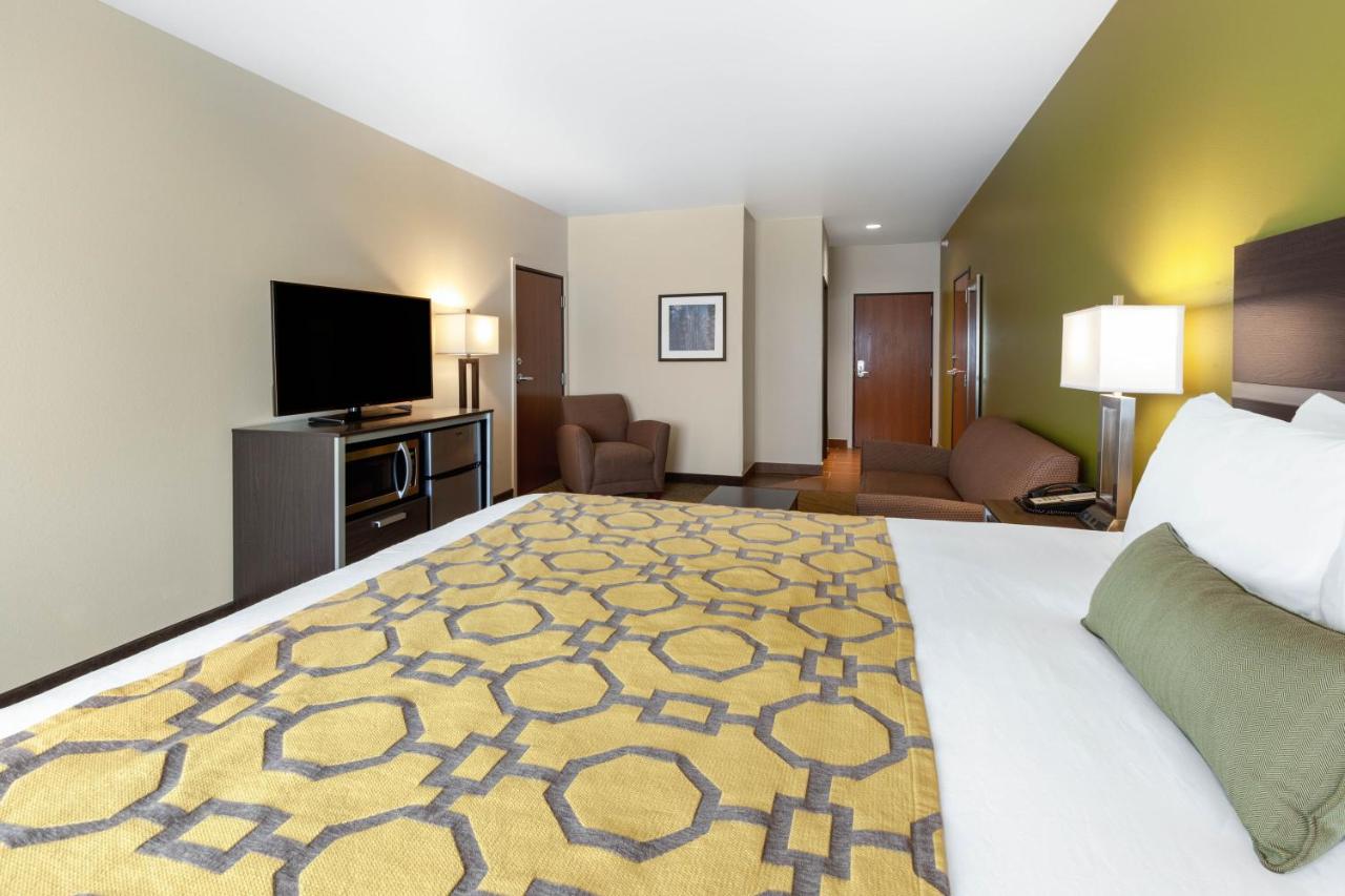 King Studio Suite - Non-Smoking at Baymont by Wyndham Beulah
