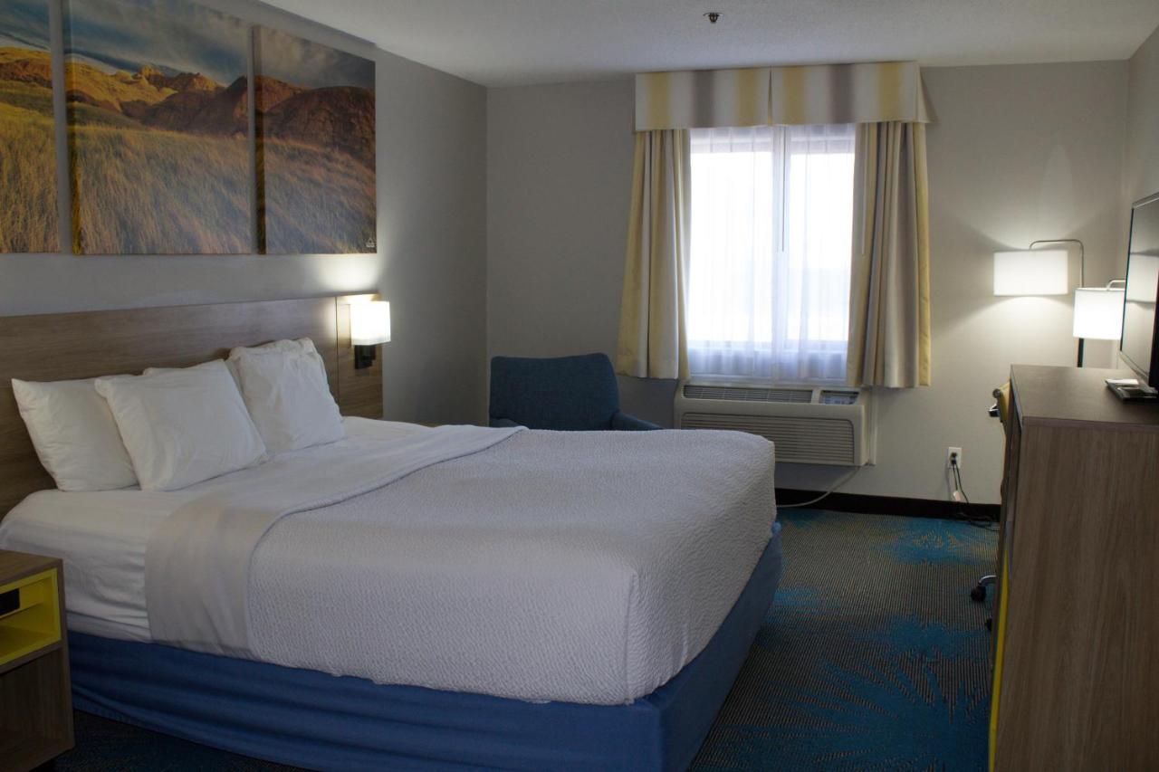 King Room - Non-Smoking at Days Inn by Wyndham Colby