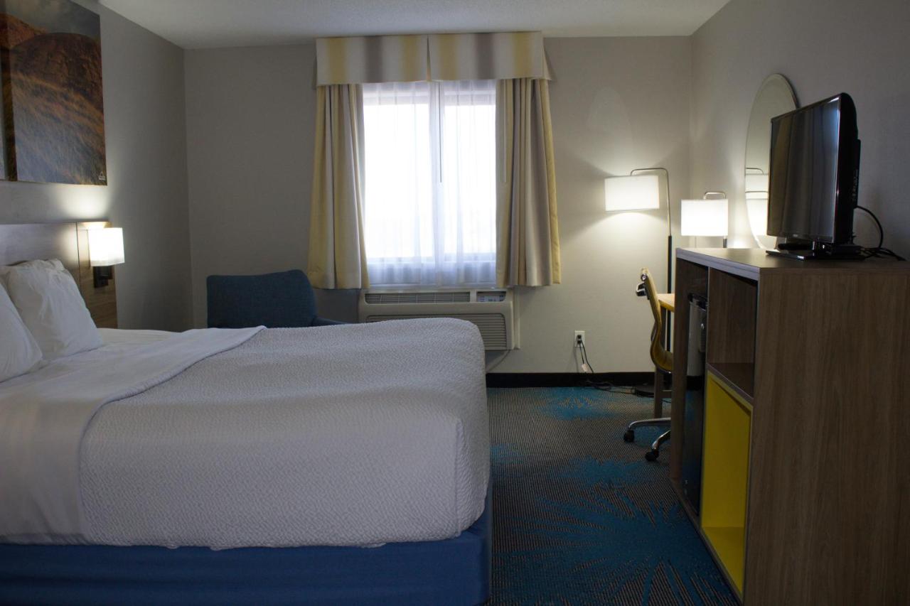 King Room - Non-Smoking at Days Inn by Wyndham Colby