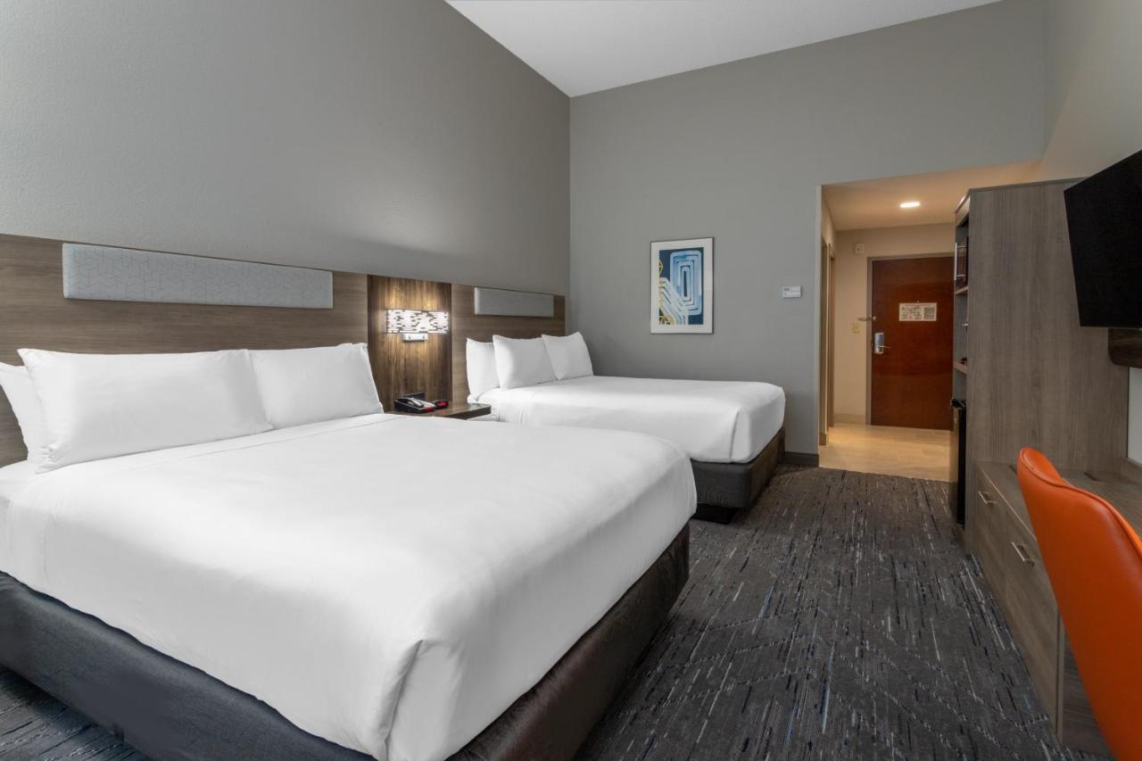 Queen Room with Two Queen Beds - Non-Smoking at Holiday Inn Express Crystal River by IHG