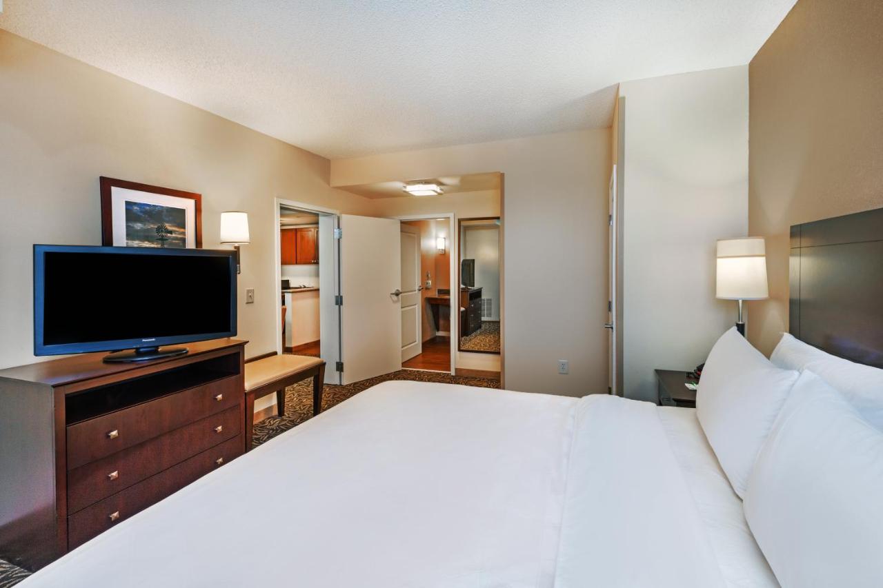 One-Bedroom King Suite at Holiday Inn Ardmore I-35 by IHG