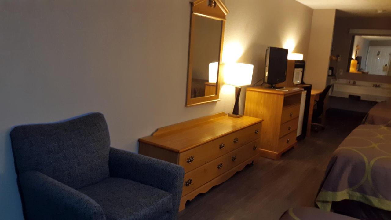 Queen Room with Three Queen Beds - Non-Smoking at Super 8 by Wyndham Fort Chiswell/Wytheville Area