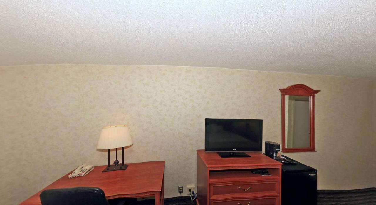 Double Room with Two Double Beds - Non-Smoking at Quality Inn