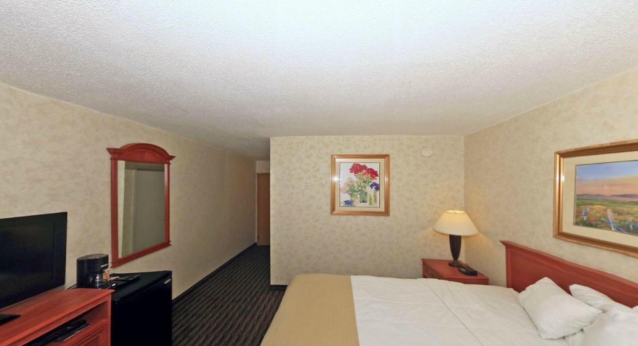 King Room - Non-Smoking at Quality Inn