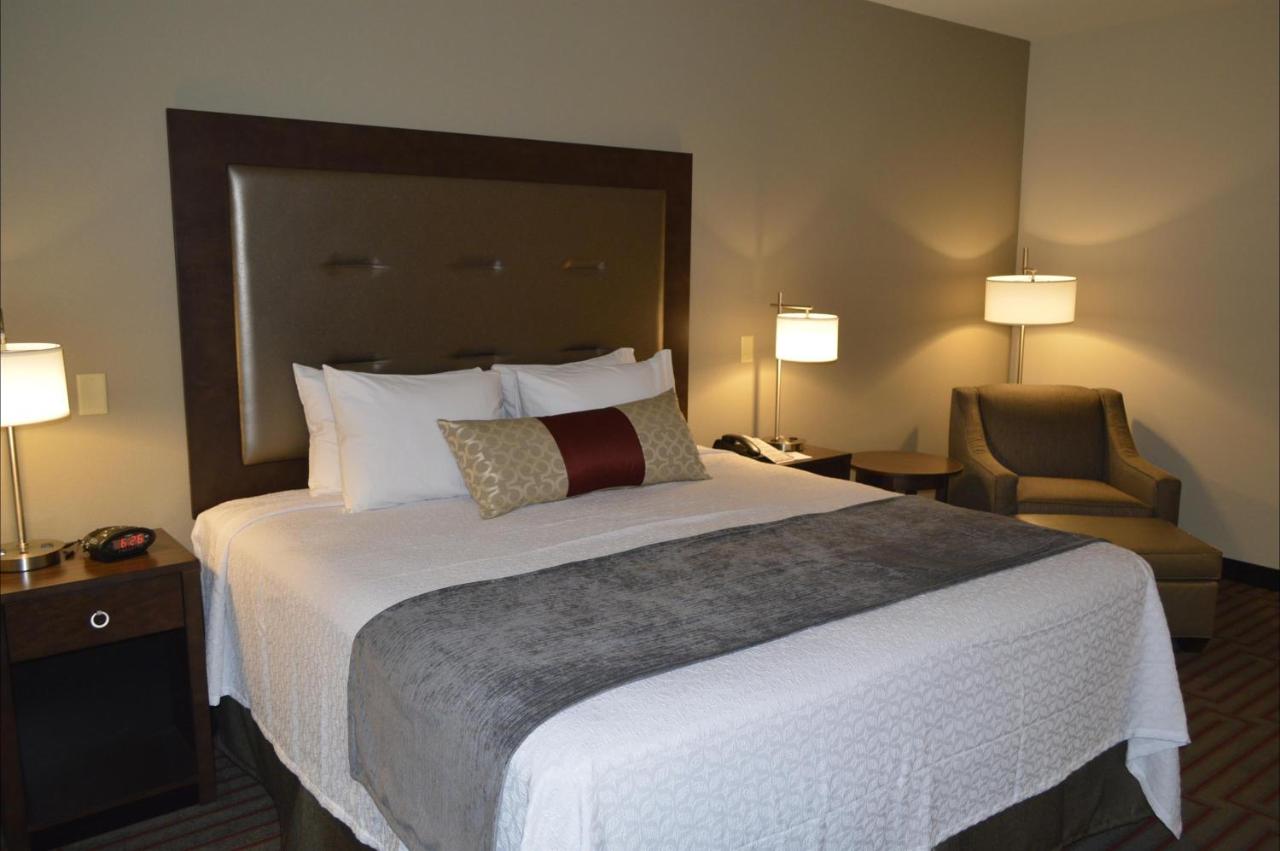 King Room with Roll-In Shower - Disability Access at Best Western Plus Stevens County Inn