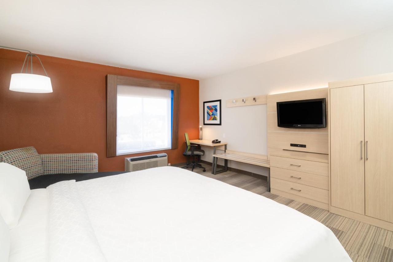King Room at Holiday Inn Express Hotel & Suites Magee by IHG