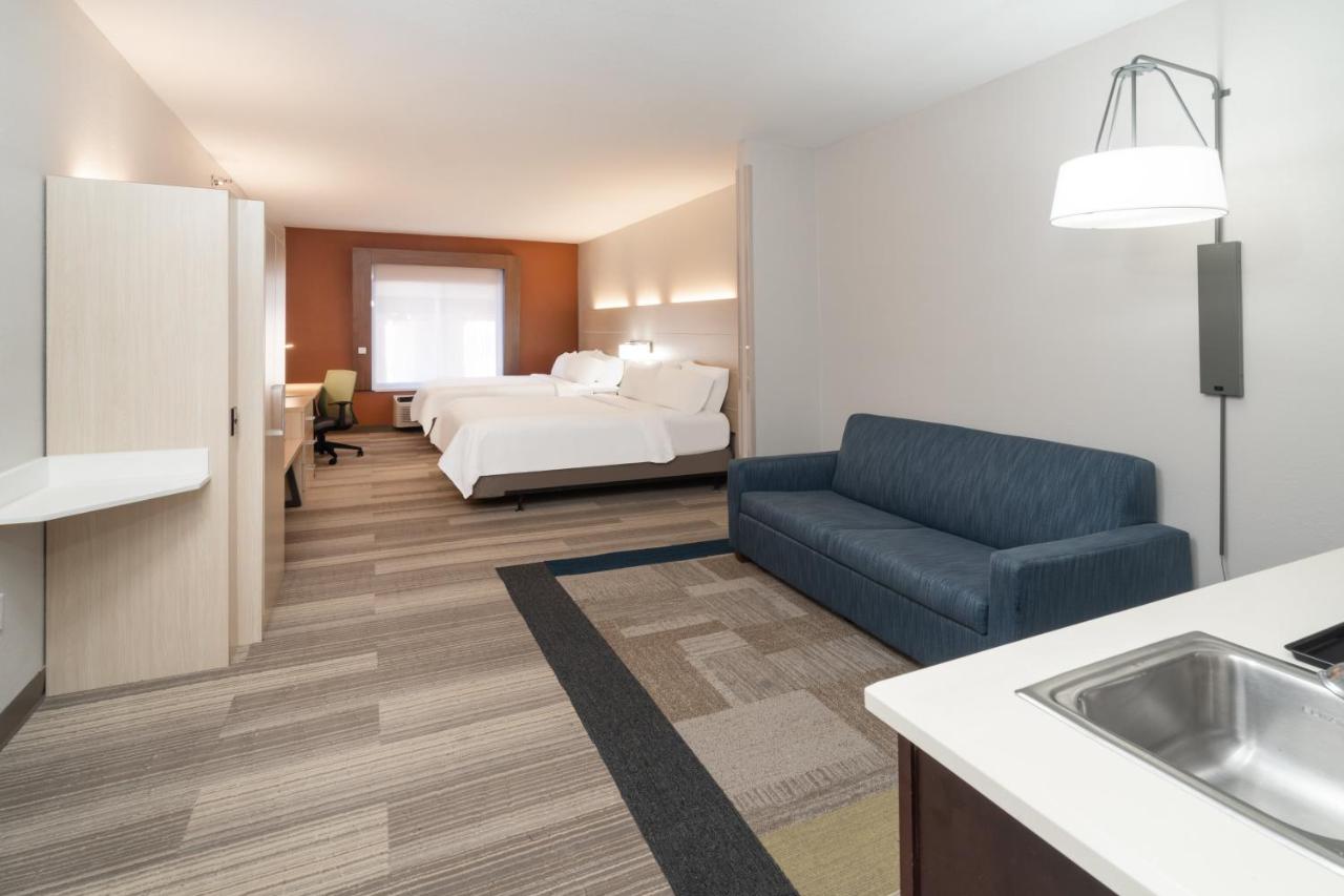 Deluxe Suite - Mobility Accessible - Non-Smoking at Holiday Inn Express Hotel & Suites Magee by IHG