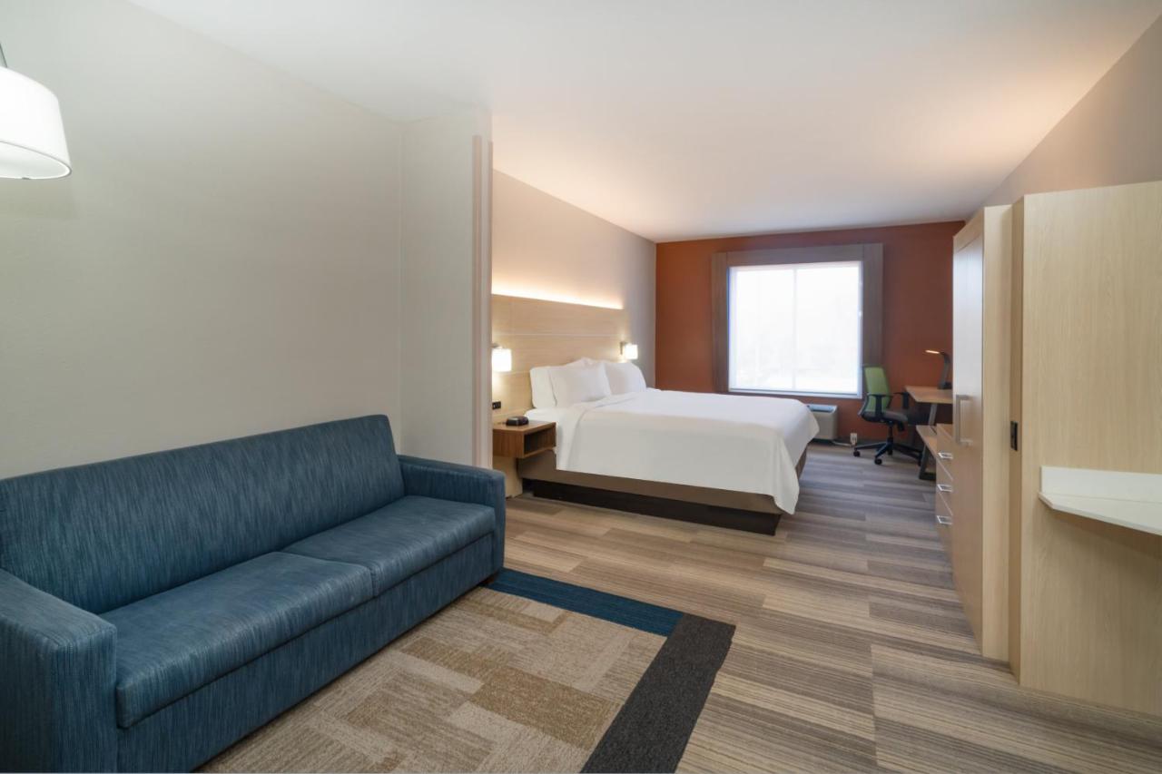 One King Suite Hear Mobility Tub - Non-Smoking at Holiday Inn Express Hotel & Suites Magee by IHG