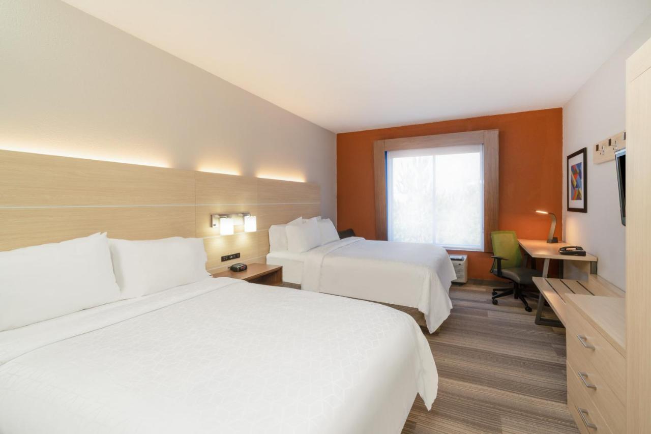 Queen Room with Two Queen Beds at Holiday Inn Express Hotel & Suites Magee by IHG